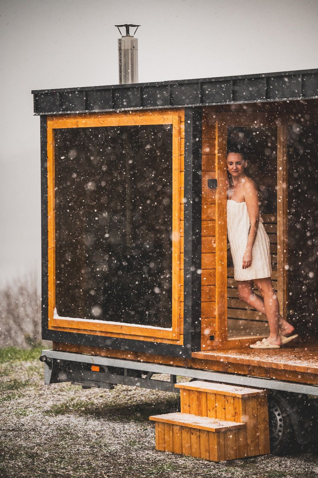 Wynajem Mobilny Domek Spa Sauna, Jacuzzi na przyczepce Gdańsk.