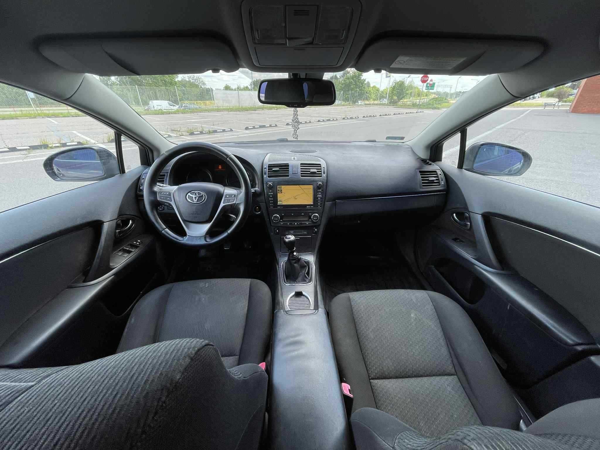 Toyota Avensis 2.2 D-CAT - Komplet Opon - Navi - Keyless go - Kombi