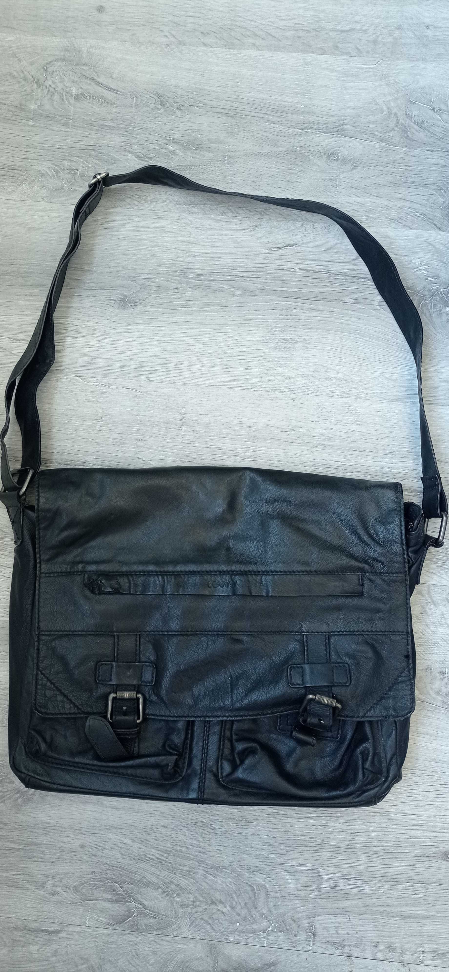Mala em pele verdadeira da marca Levis.