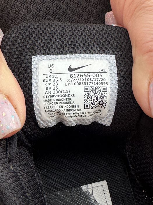 Продаю Nike tanjun