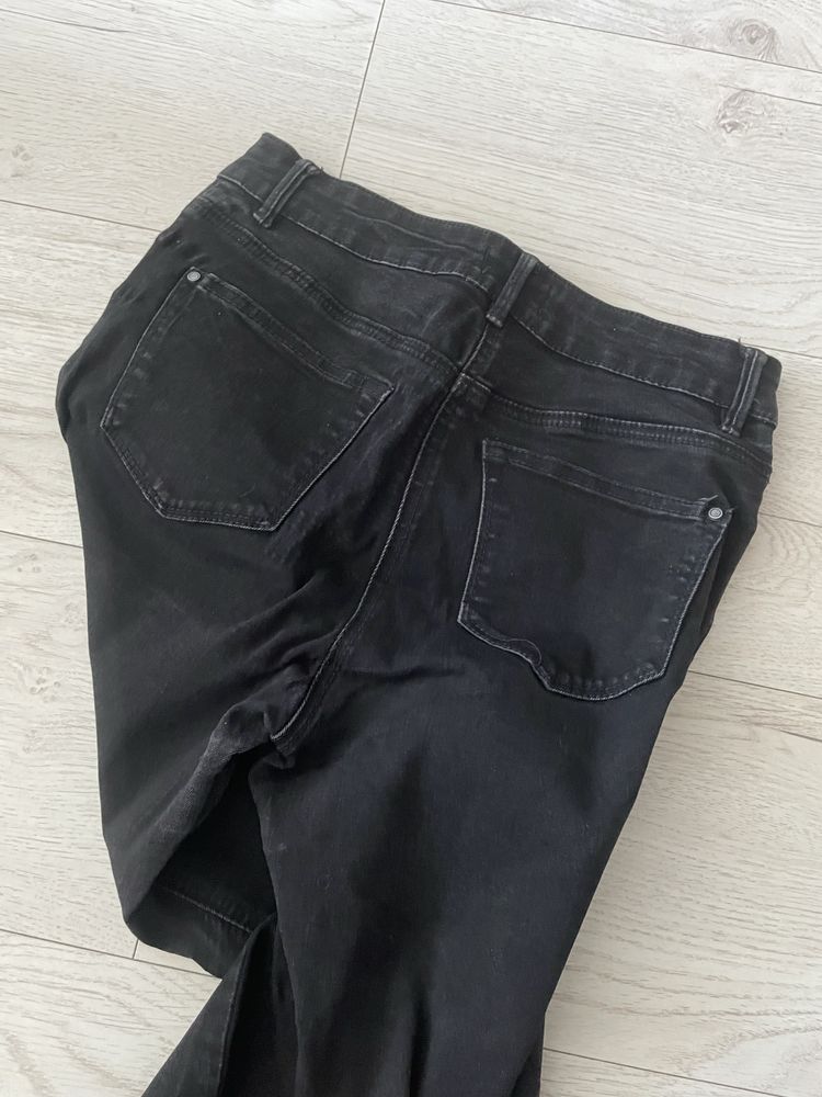 Czarne zwężane spodnie jeansowe jeansy damskie rozmiar M