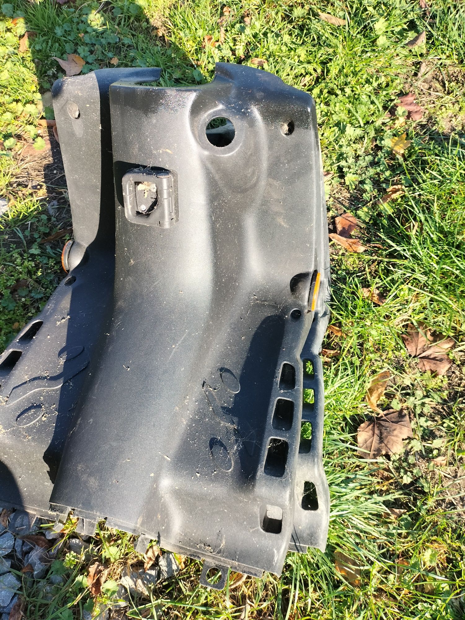 Kokpit, plastik od kolan peugeot speedfight 1,2