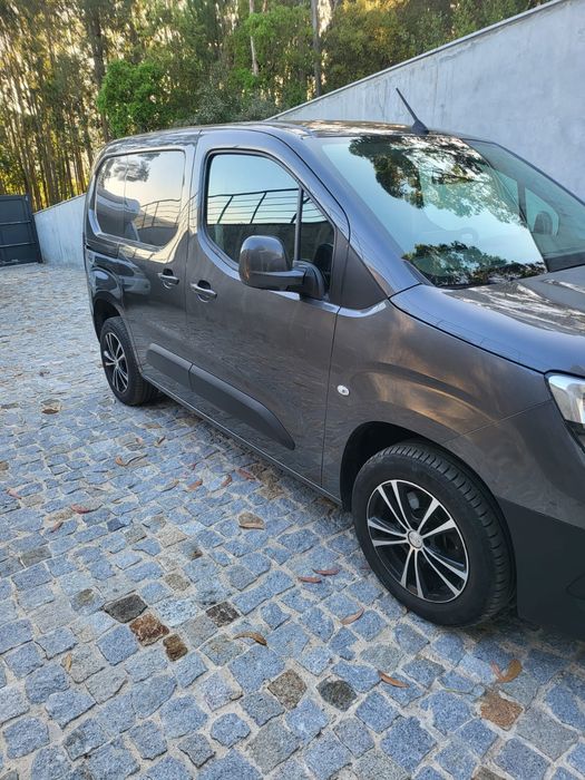 Opel Combo 1.5 130cv Caixa automática 8v