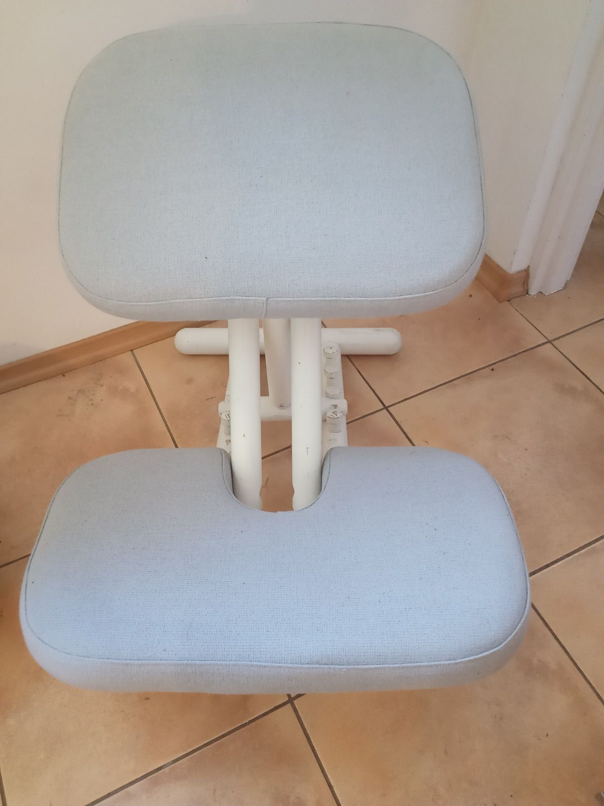 Krzesło  stołek  medyczny do ćwiczeń