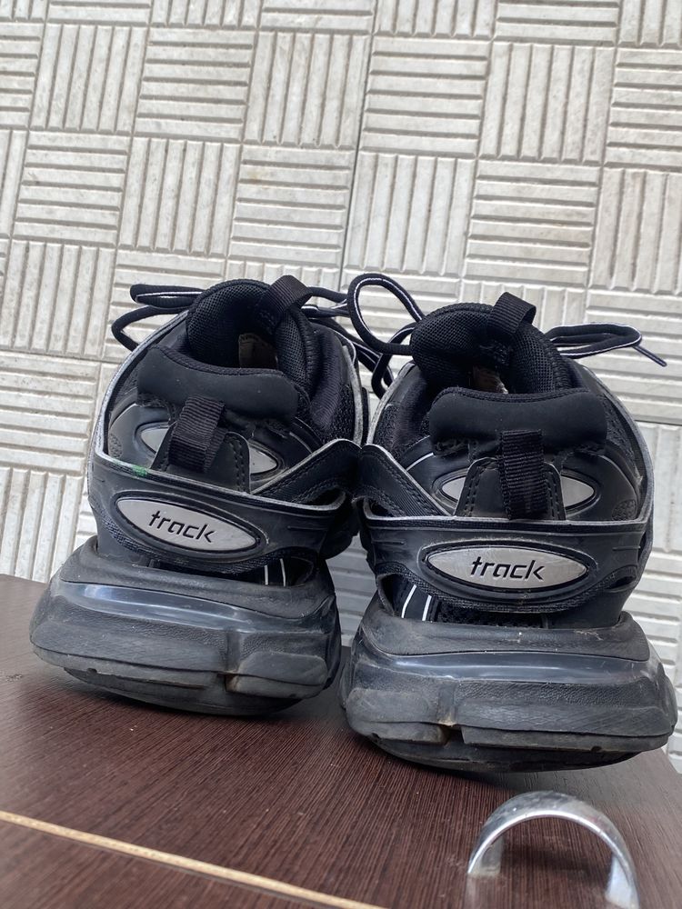 balenciaga track 1 black