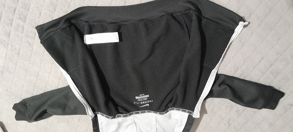 Czarna bluza chłopiec Nike 92 śliczna polecam
