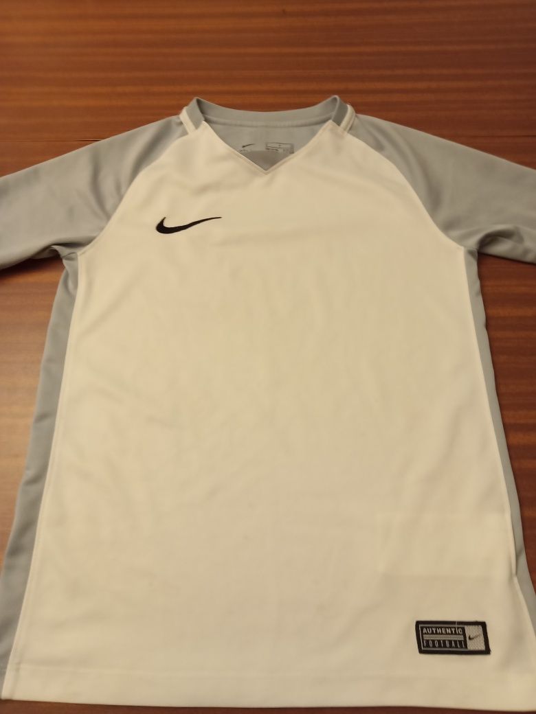 Koszulka sportowa Nike roz 128-137