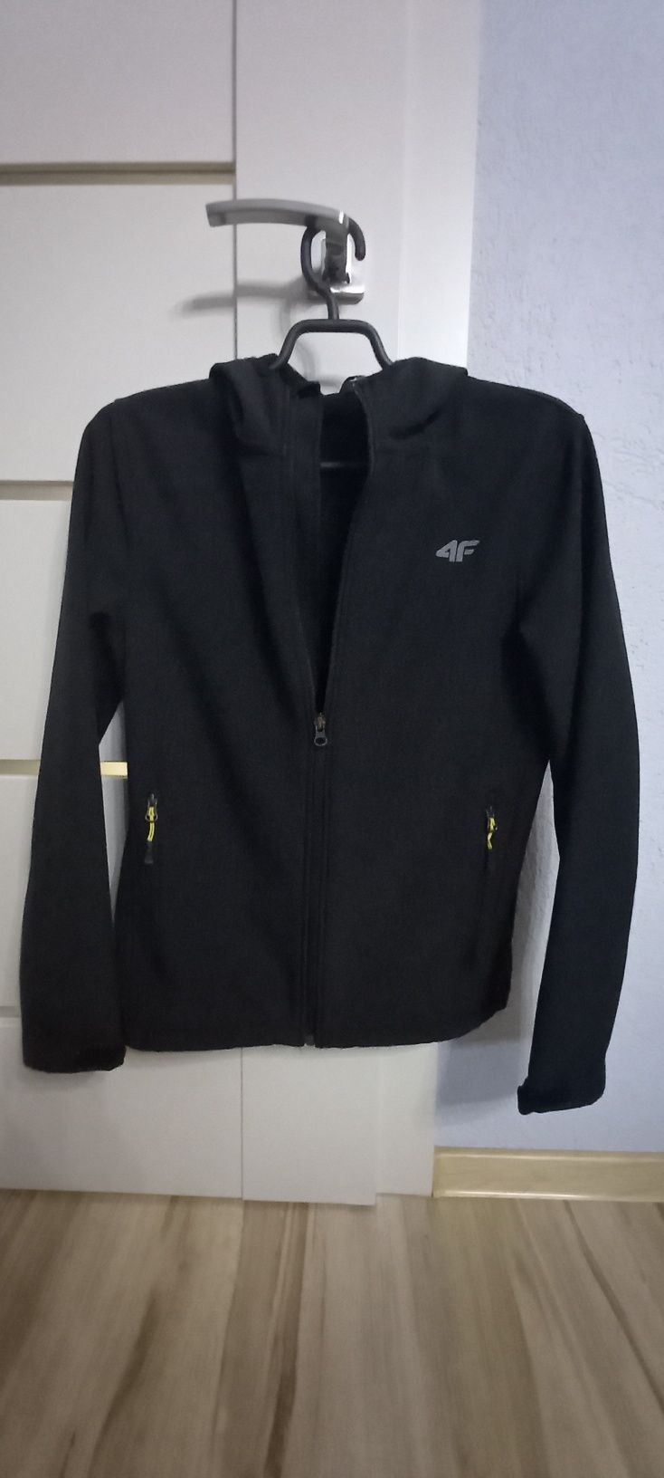 Kurtka softshell 4f rozm. S lub 164