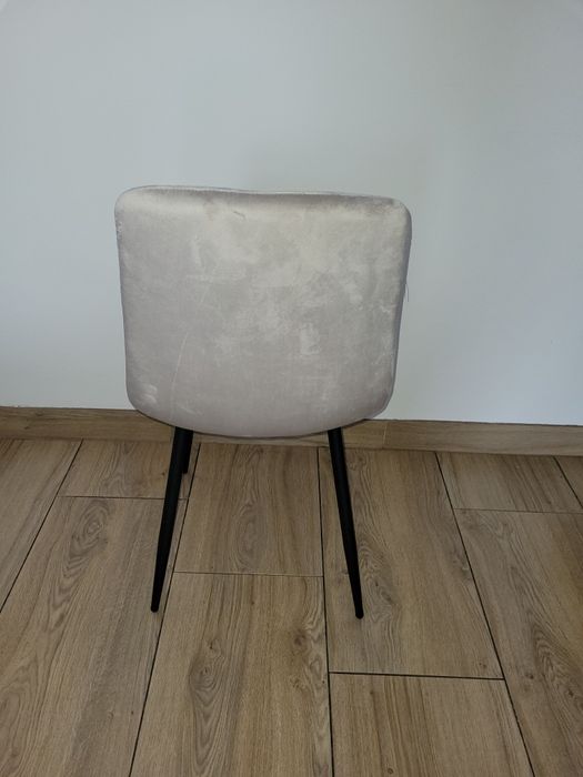 Krzesło welurowe pikowane