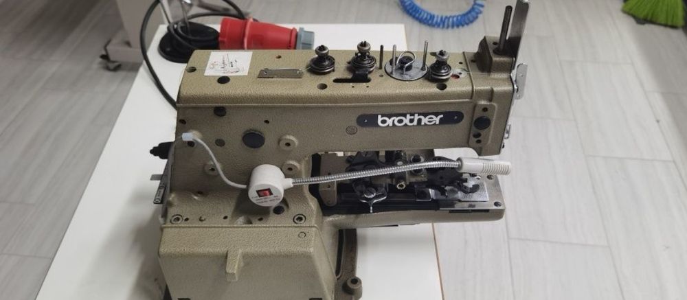 Máquina de pregar botão