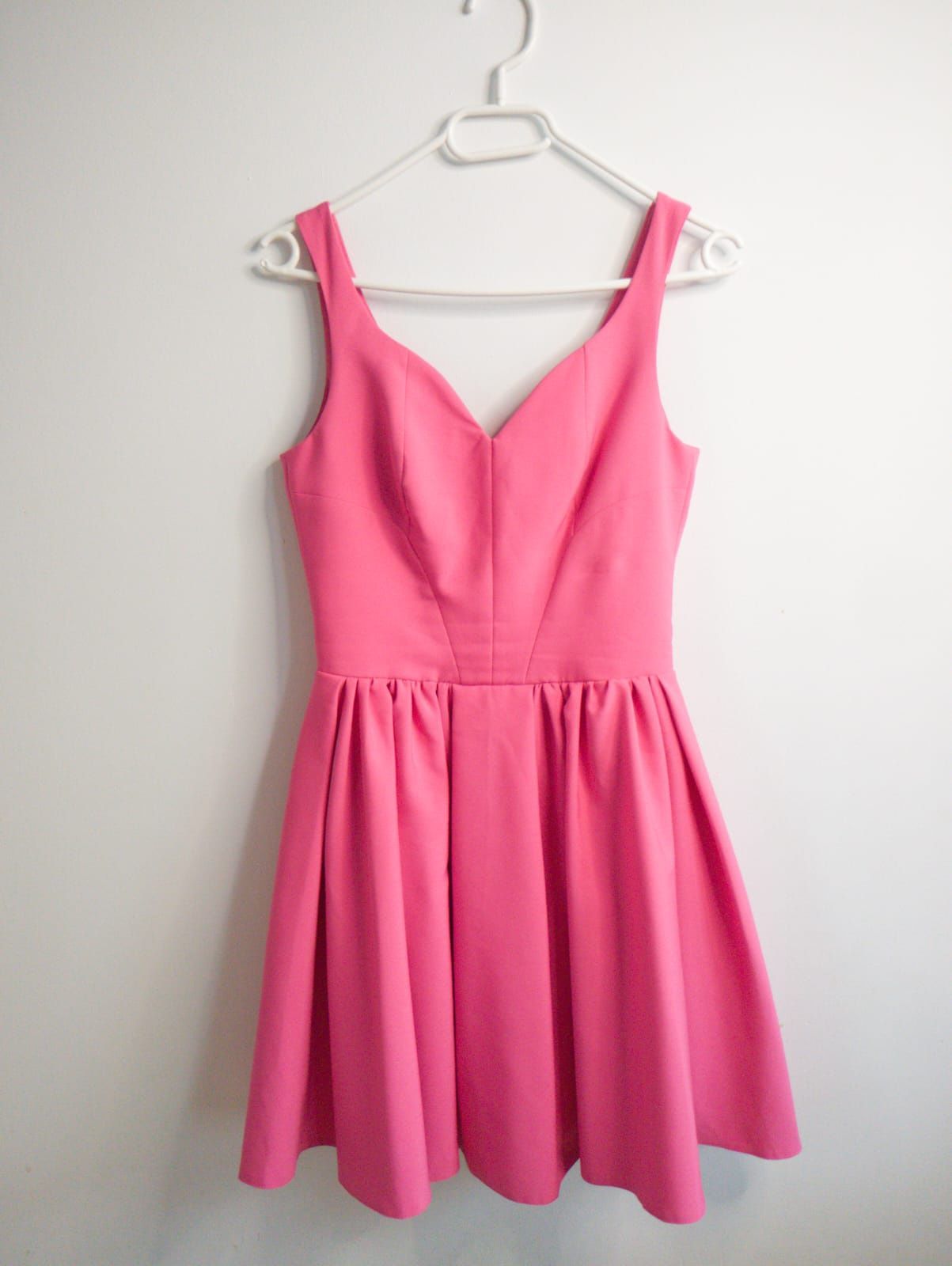 Różowa sukienka S