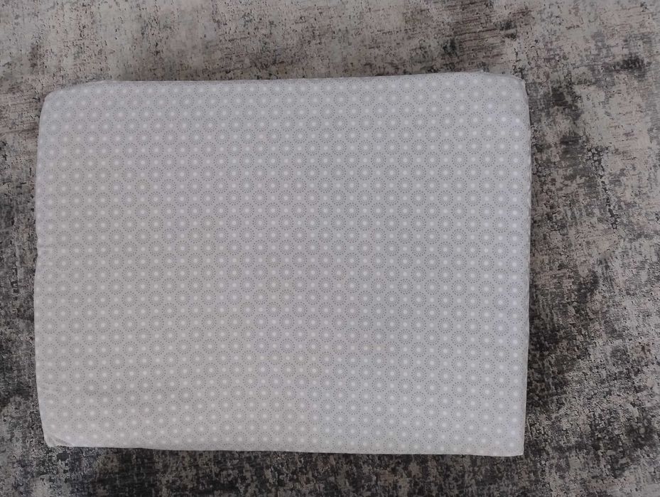 Poduszka dla niemowlaka trójkąt