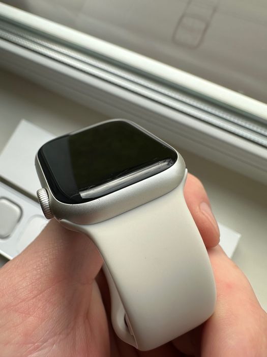 Apple Watch 7 41mm Starlight з повним комплектом.