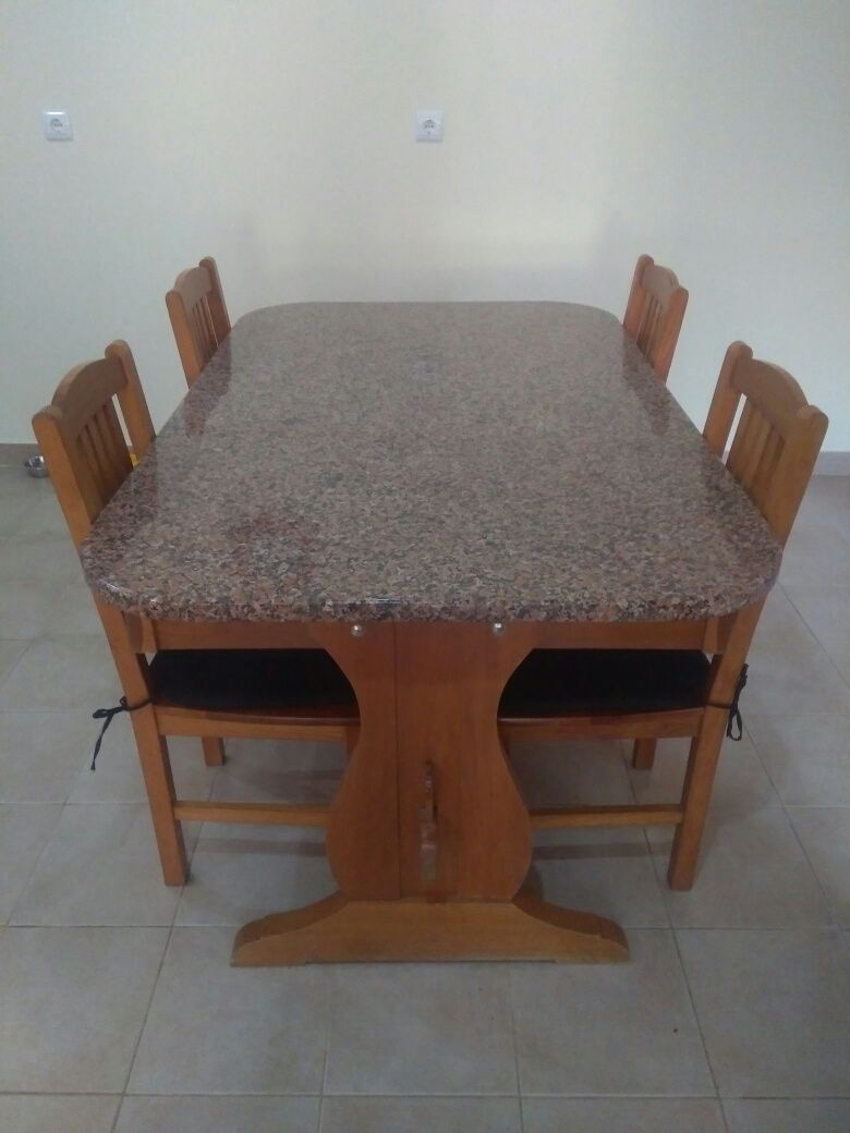 Mesa de Madeira de Carvalho com tampo em Granito