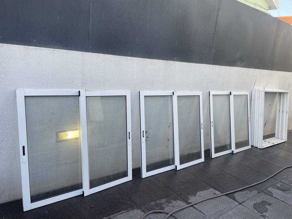 Janelas completas e porta de entrada