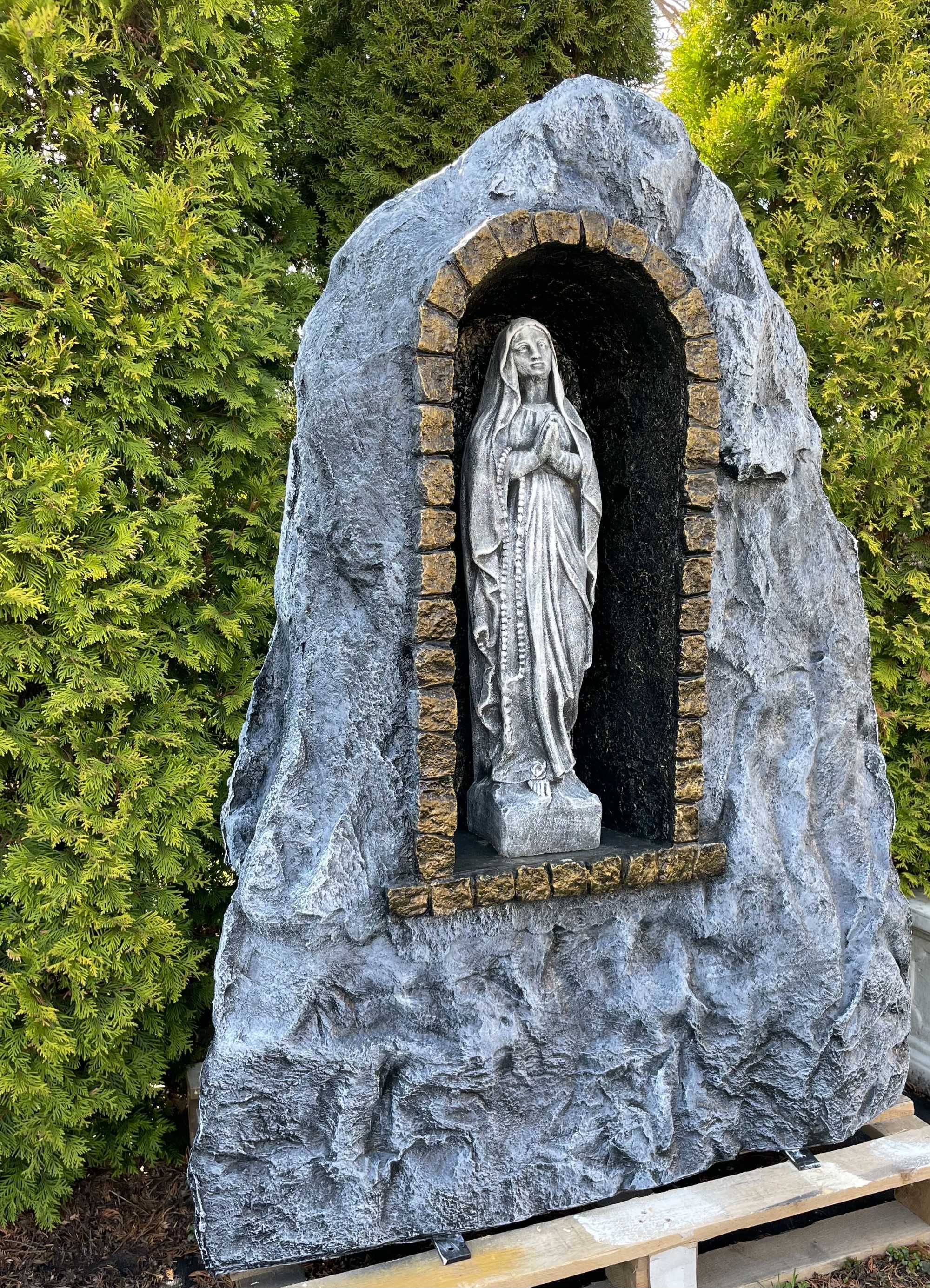 Piękna Grota Figura Matki Boskiej kapliczka