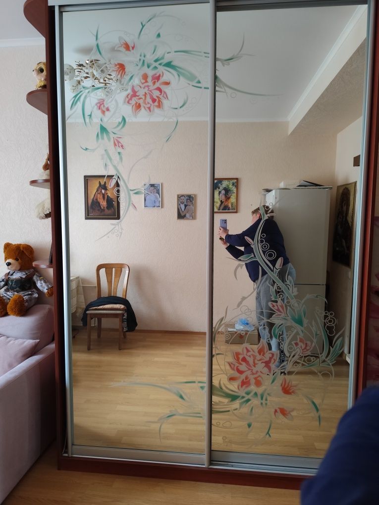 Шафа купе в кімнату