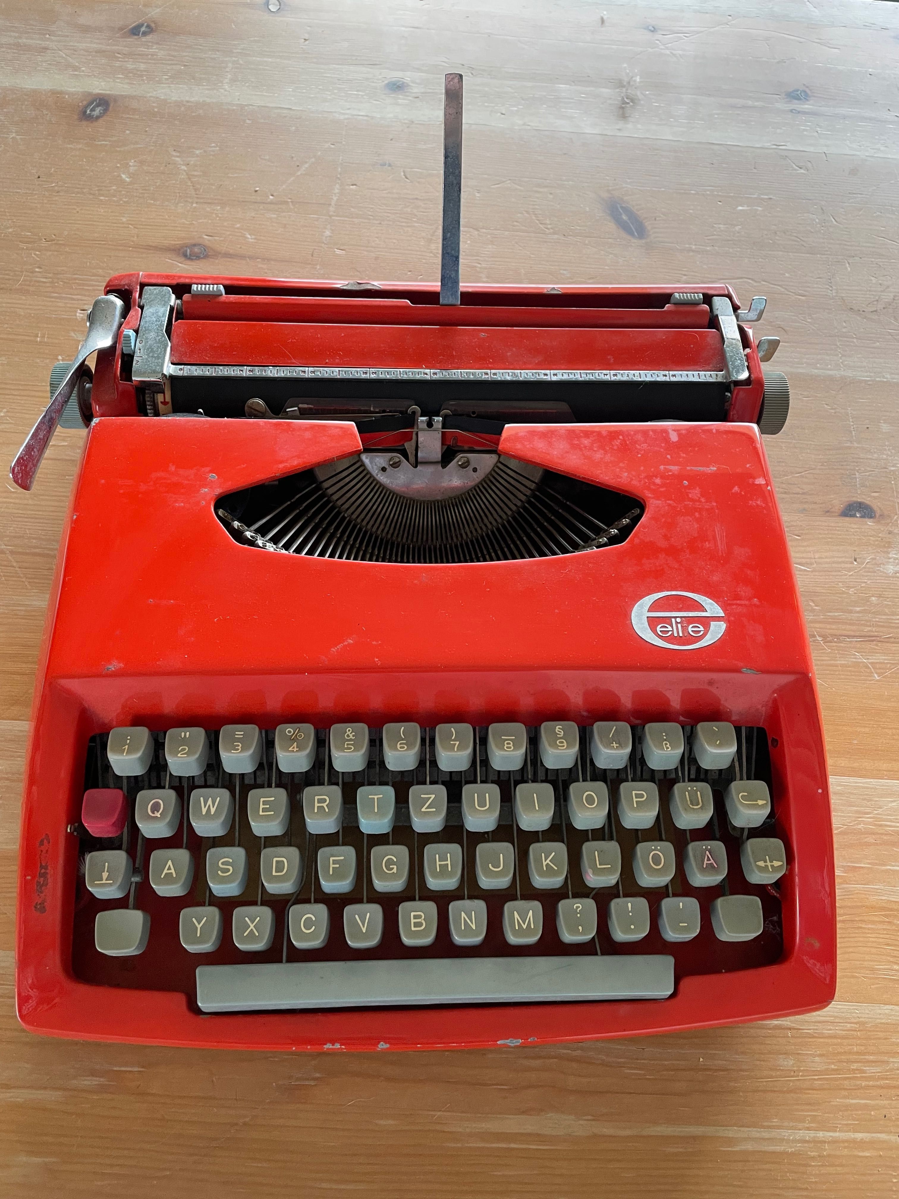 Máquina de escrever muito antiga