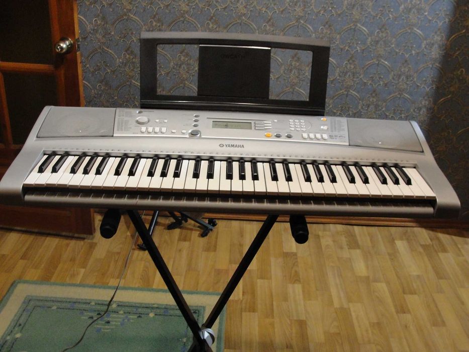Синтезатор Yamaha YPT 300