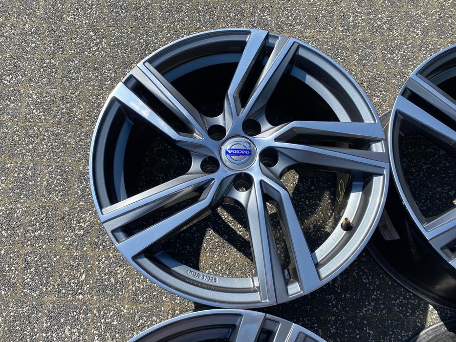 18" Volvo R-design  5x108  8j et42  V90 s90  V70 Xc60  Xc40