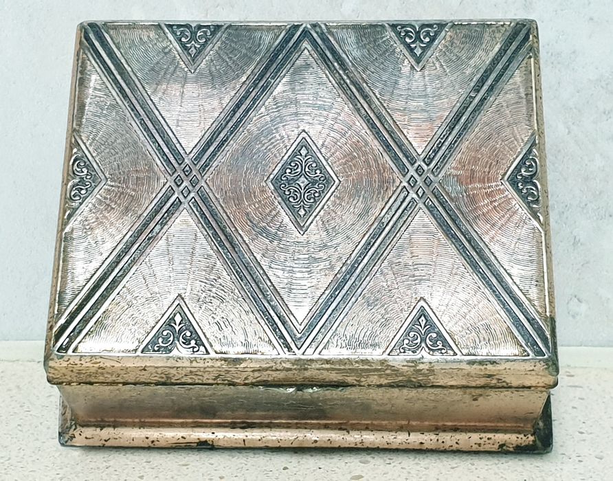 Antiga caixa cigarreira de mesa