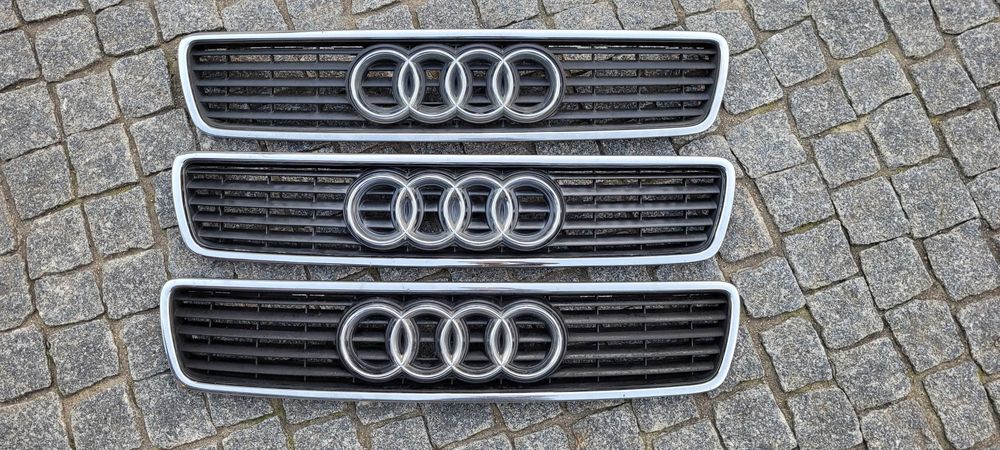AUDI A4 B5 (8D)- Grelhas Capô ORIGINAIS em Excelente Estado