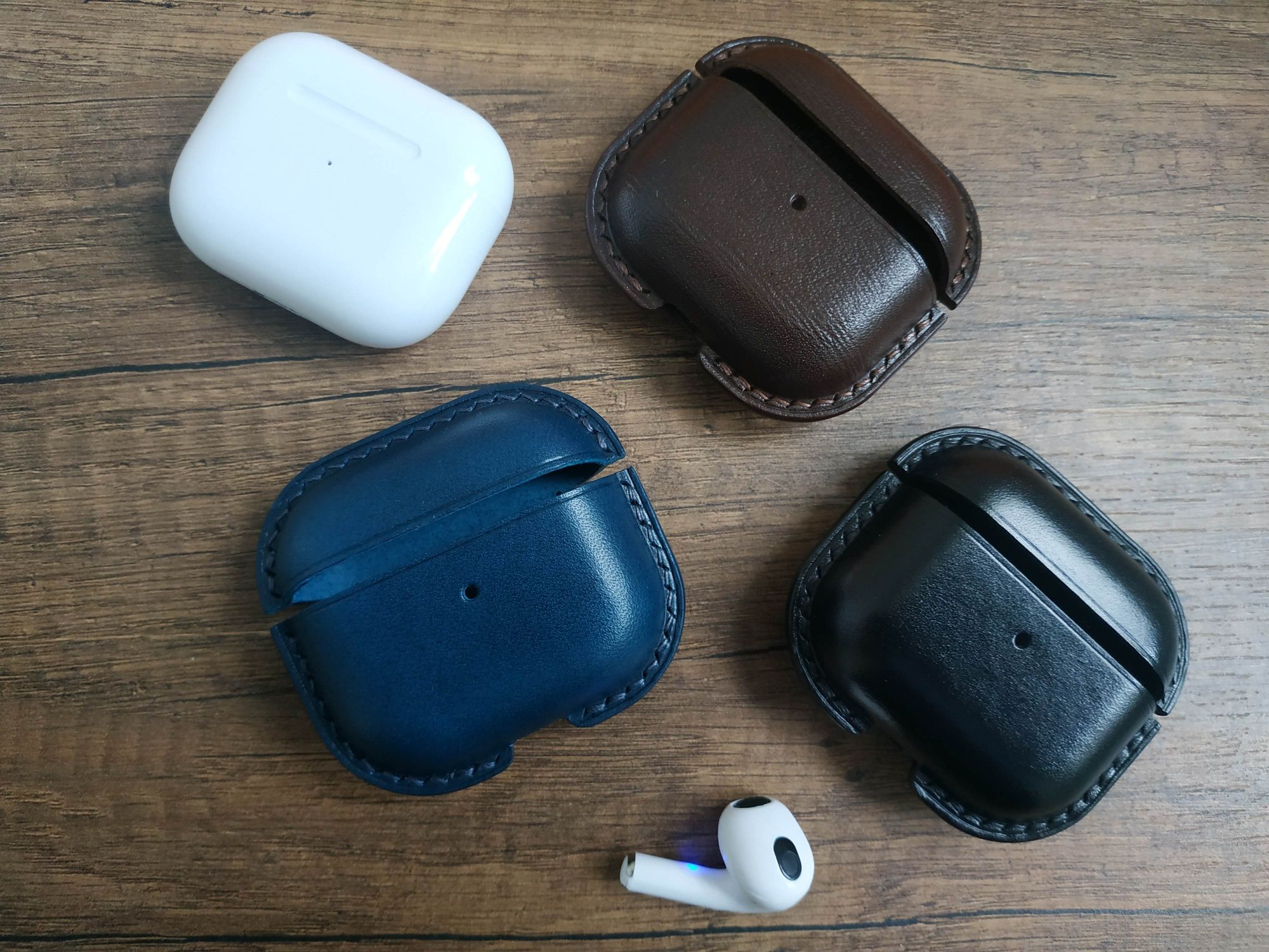 Кожаный чехол для наушников AirPods 3 . Ручная работа .