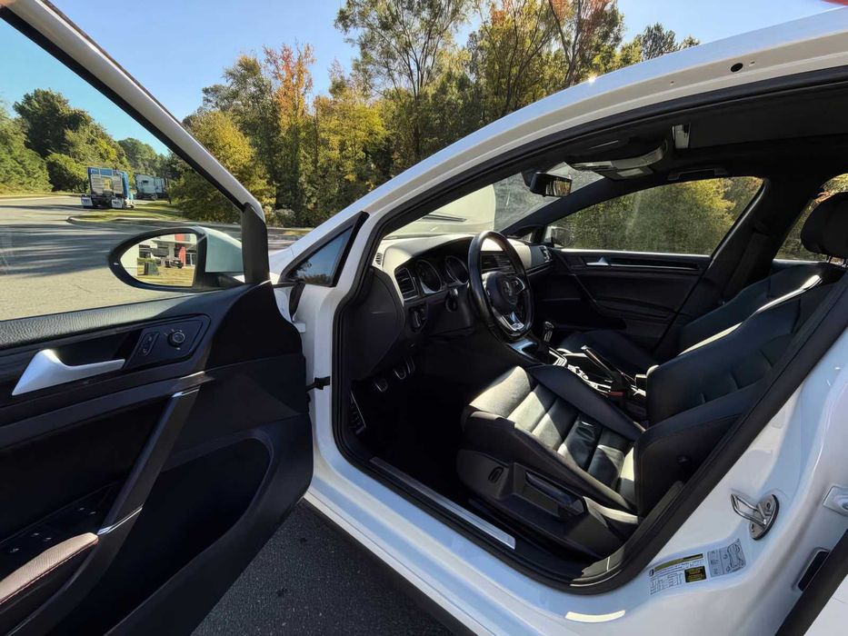 Volkswagen Golf      2017