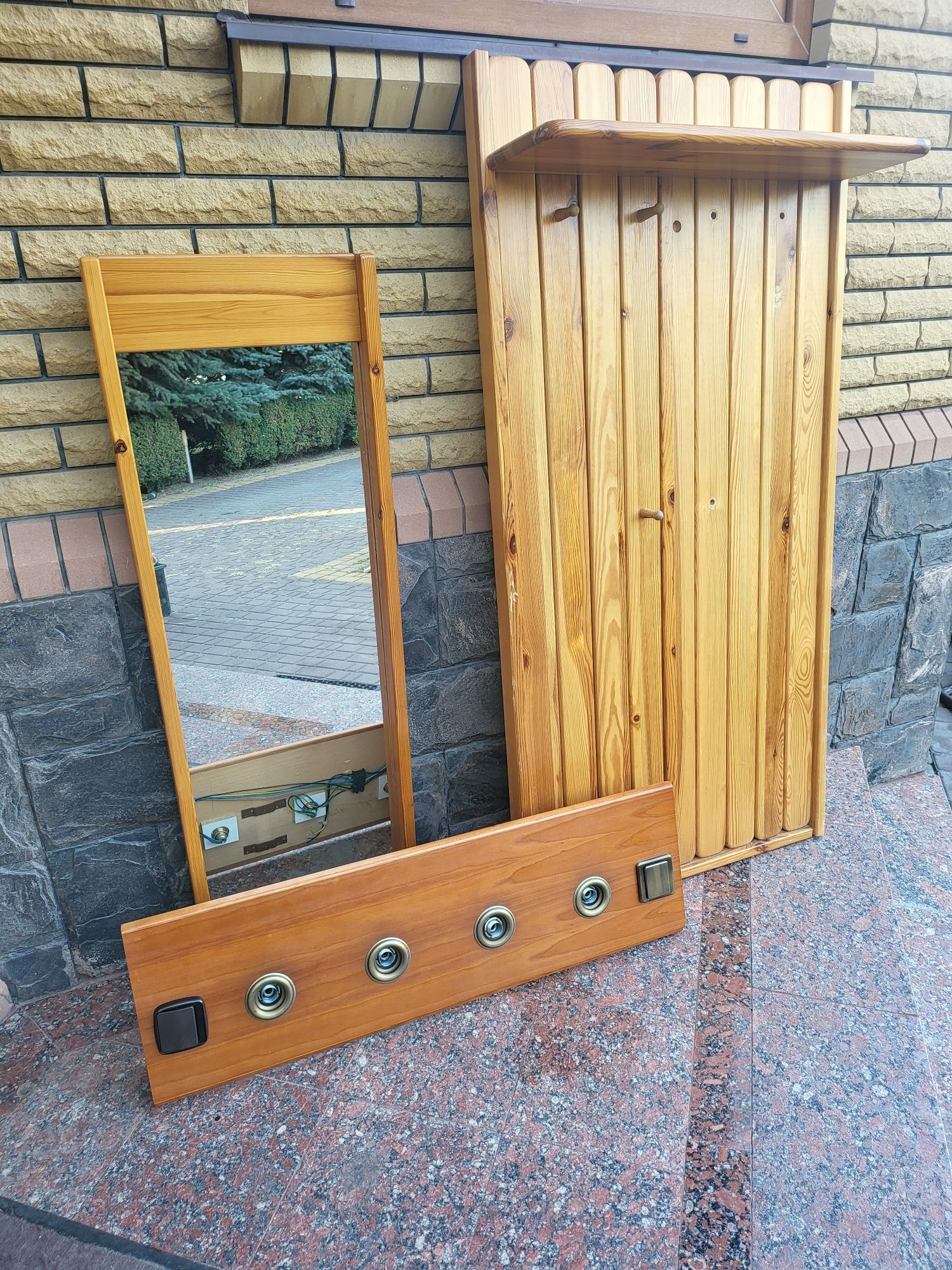 Прихожая из натурального дерева