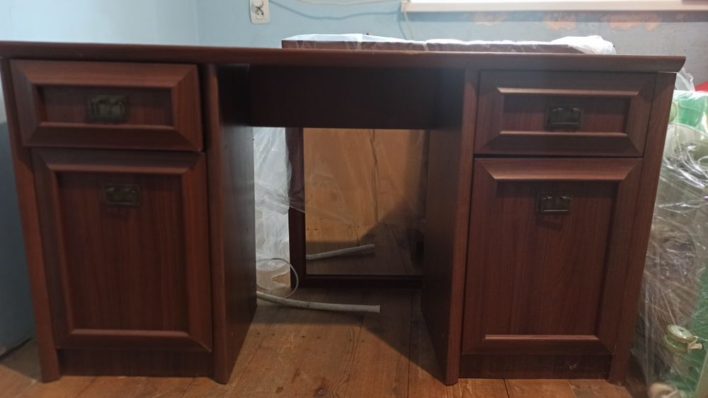 Трюмо з дзеркалом