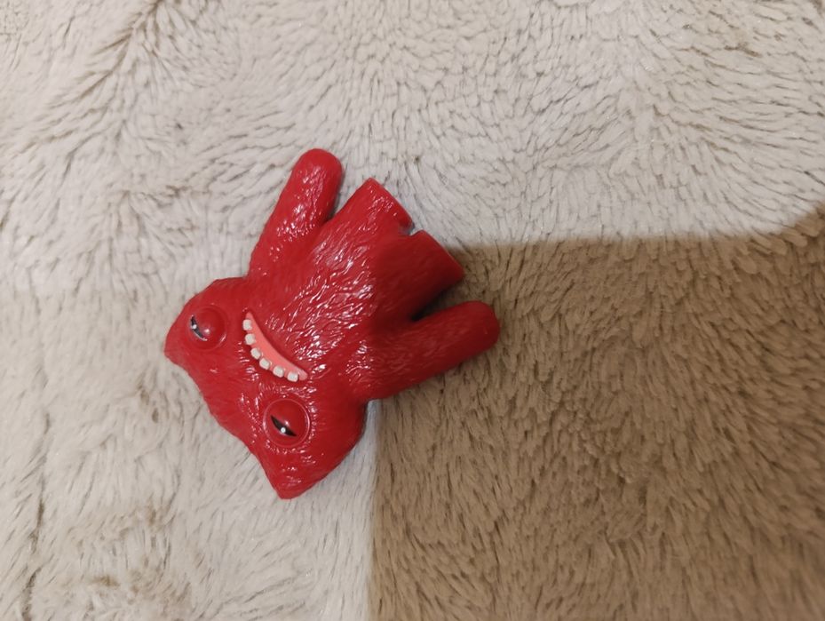 Фаглер фігурка червоний