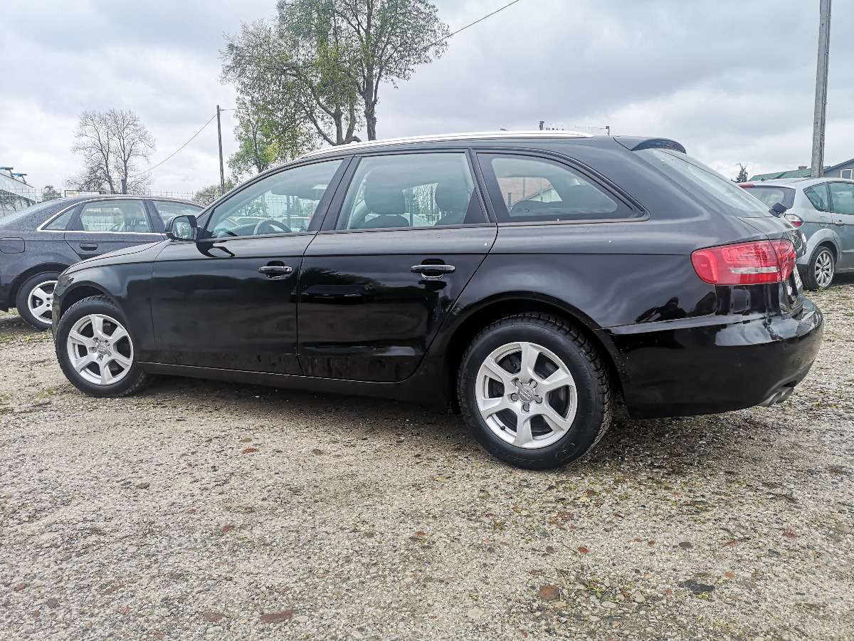 Audi A4 B8 2.0TDI Common Raili ! Czarna ! LED !