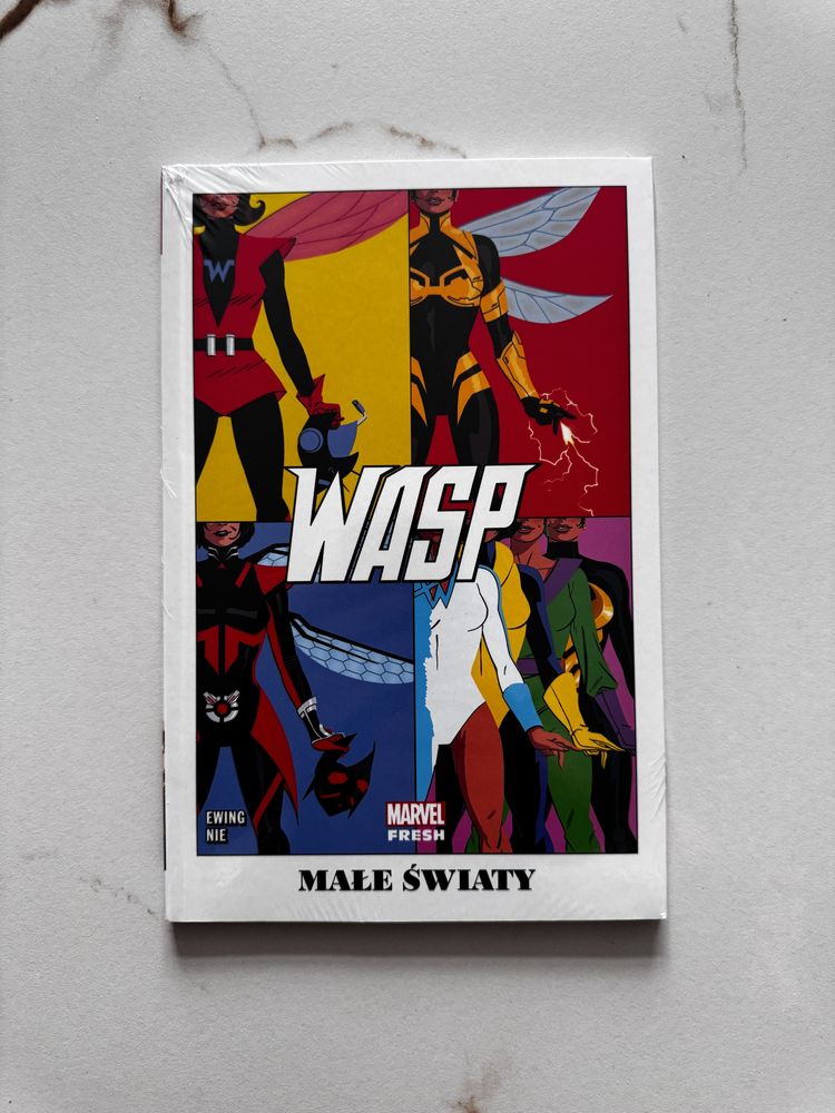 Momiks wasp małe światy nowy folia