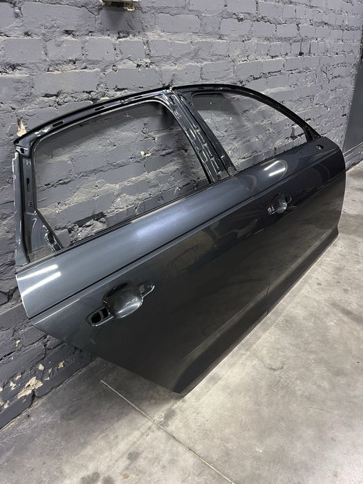 Двері передні праві задні праві audi A4 B9 16-19 рок LX7L X7L й інші