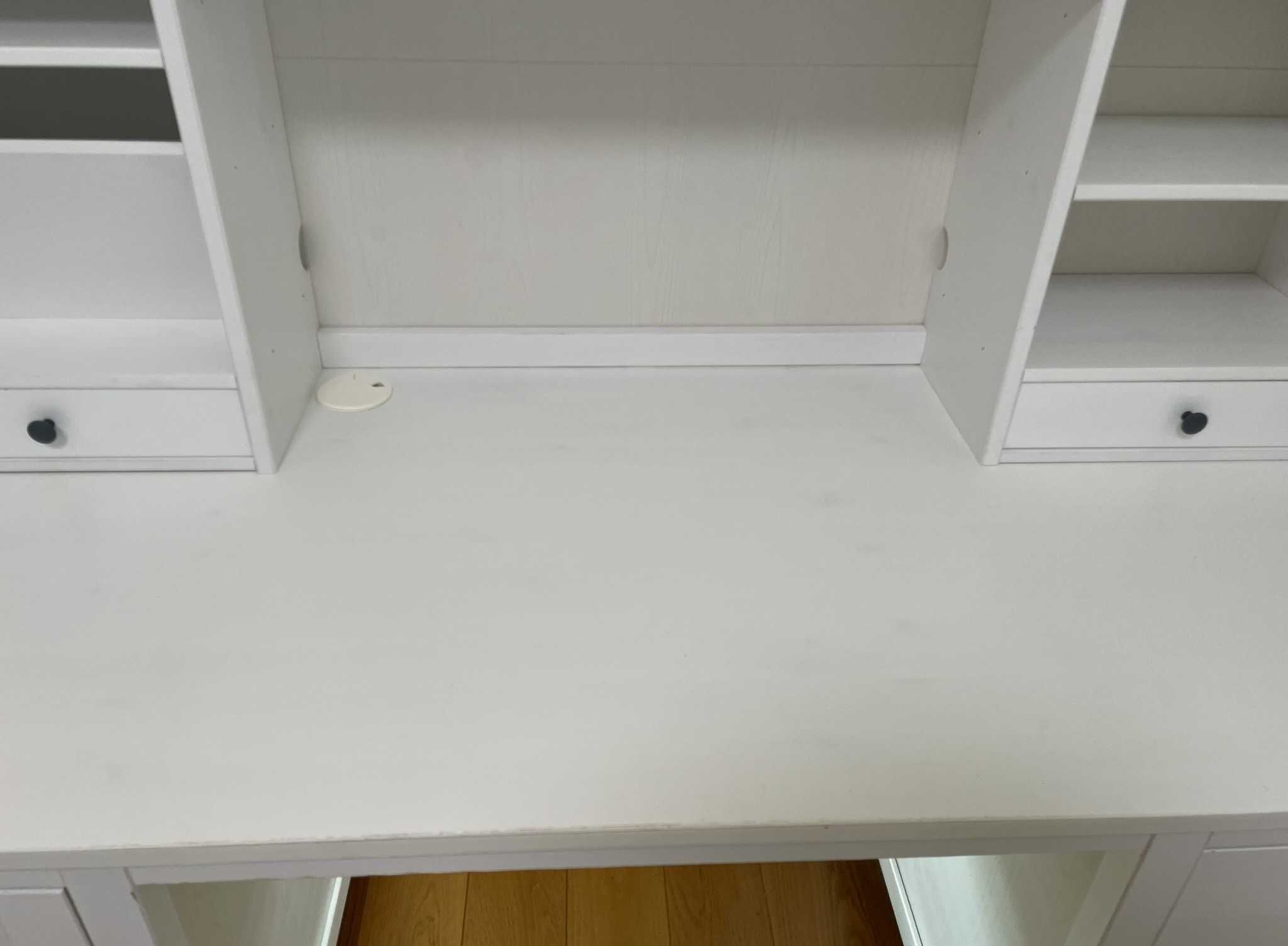 Biurko drewniane Hemnes IKEA z nadstawką (dostawką), bejcowane, białe