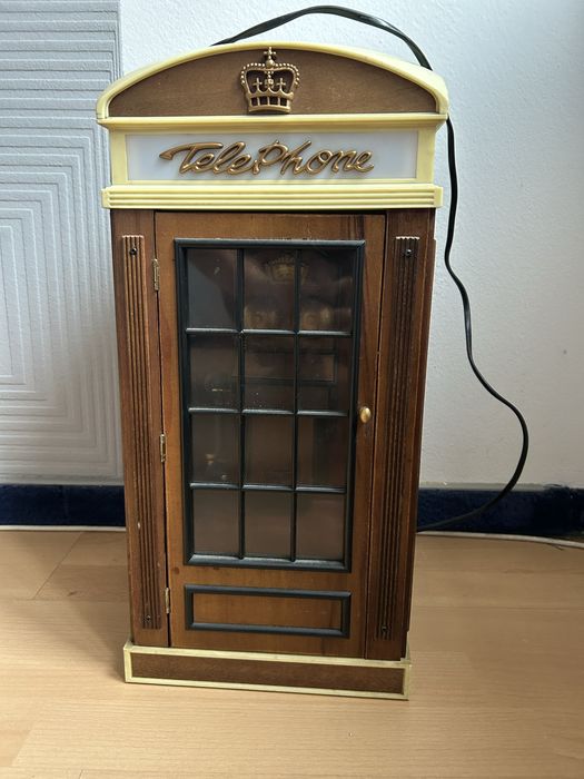 Radio magnetofon w stylu budki telefonicznej – retro, dekoracyjne