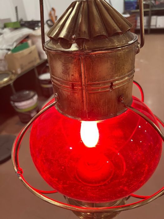 Candieiro de luz vermelha