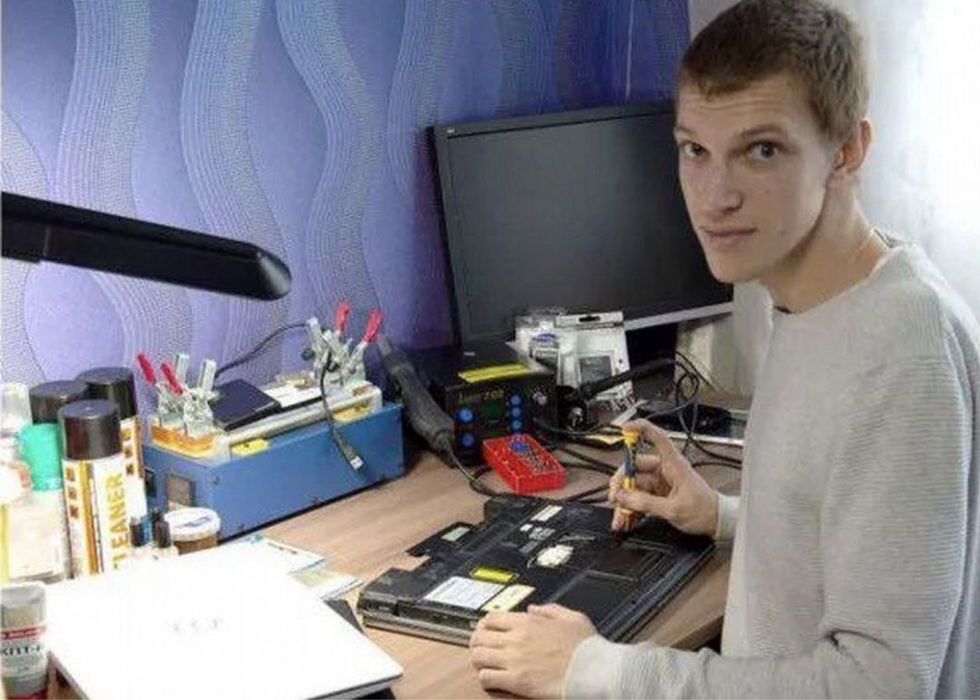 Майстер із ремонту ноутбуків. Ремонт компютерів, ноутбуків.