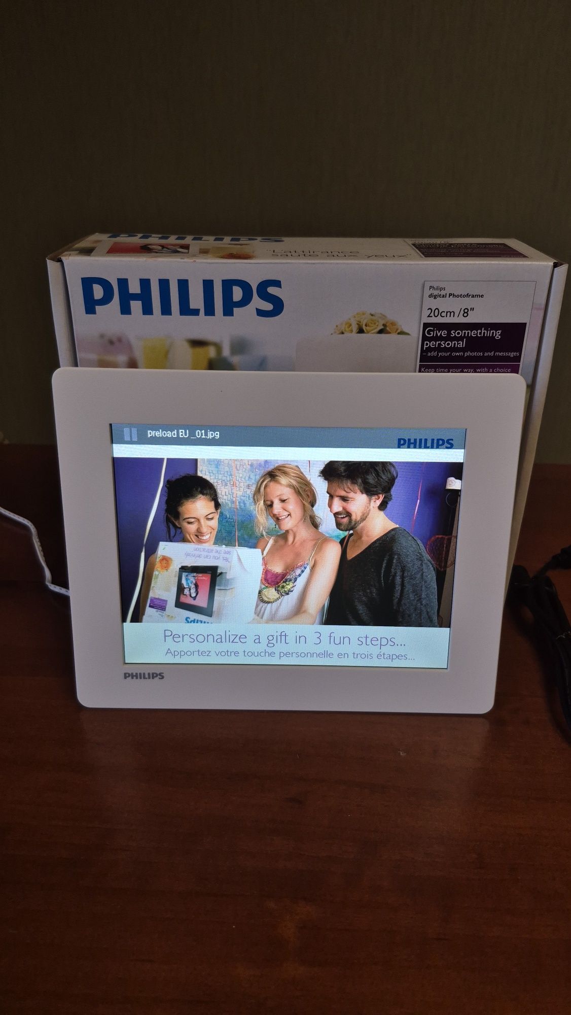 Цифровая фоторамка Philips SPF 4628/12. 20 cm/8".
