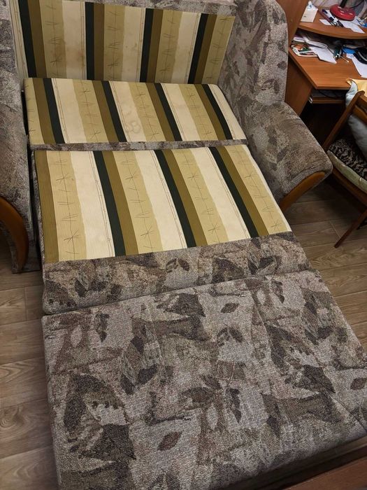 Продам раскладной диван в перед ,в хорошем состоянии.