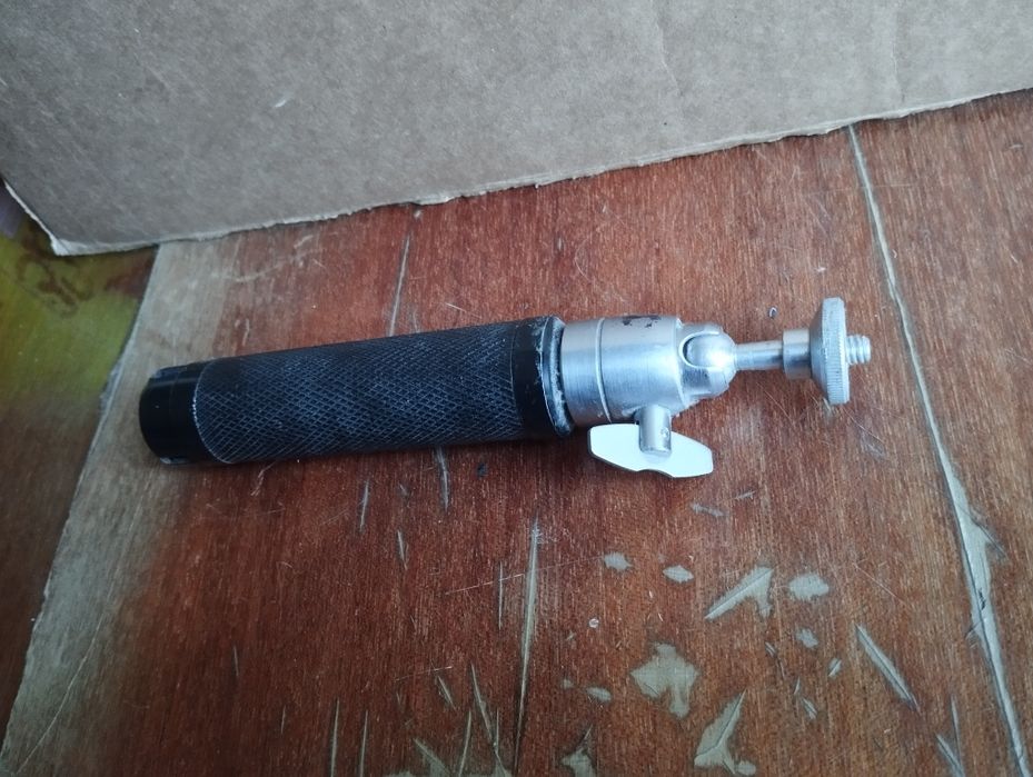 Штатив настольный для фотоаппаратов.