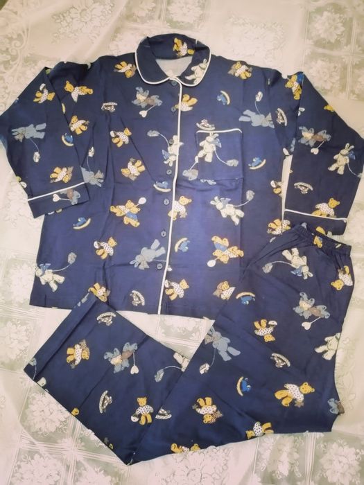 Camisas de noite e robes novos