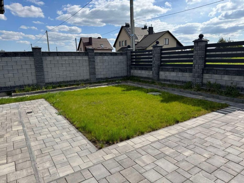 р Американкана на березі озера