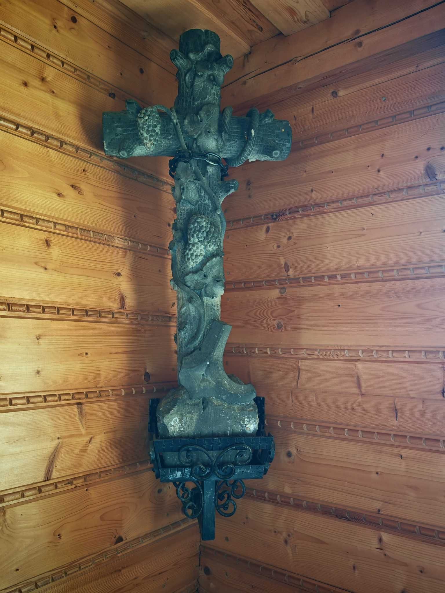 Kamienny krzyż z przełomu XIX/XX wiek