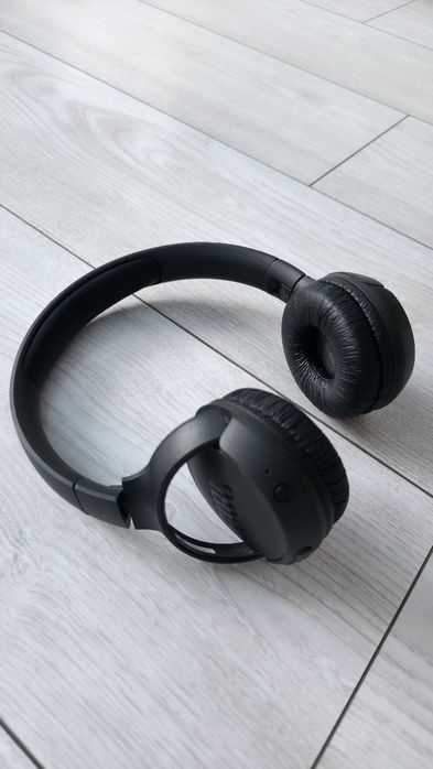 Навушники бездротові JBL Tune 500BT б/в в ідеальному стані!