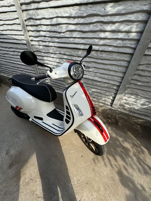 Скутер Vespa 300 gts