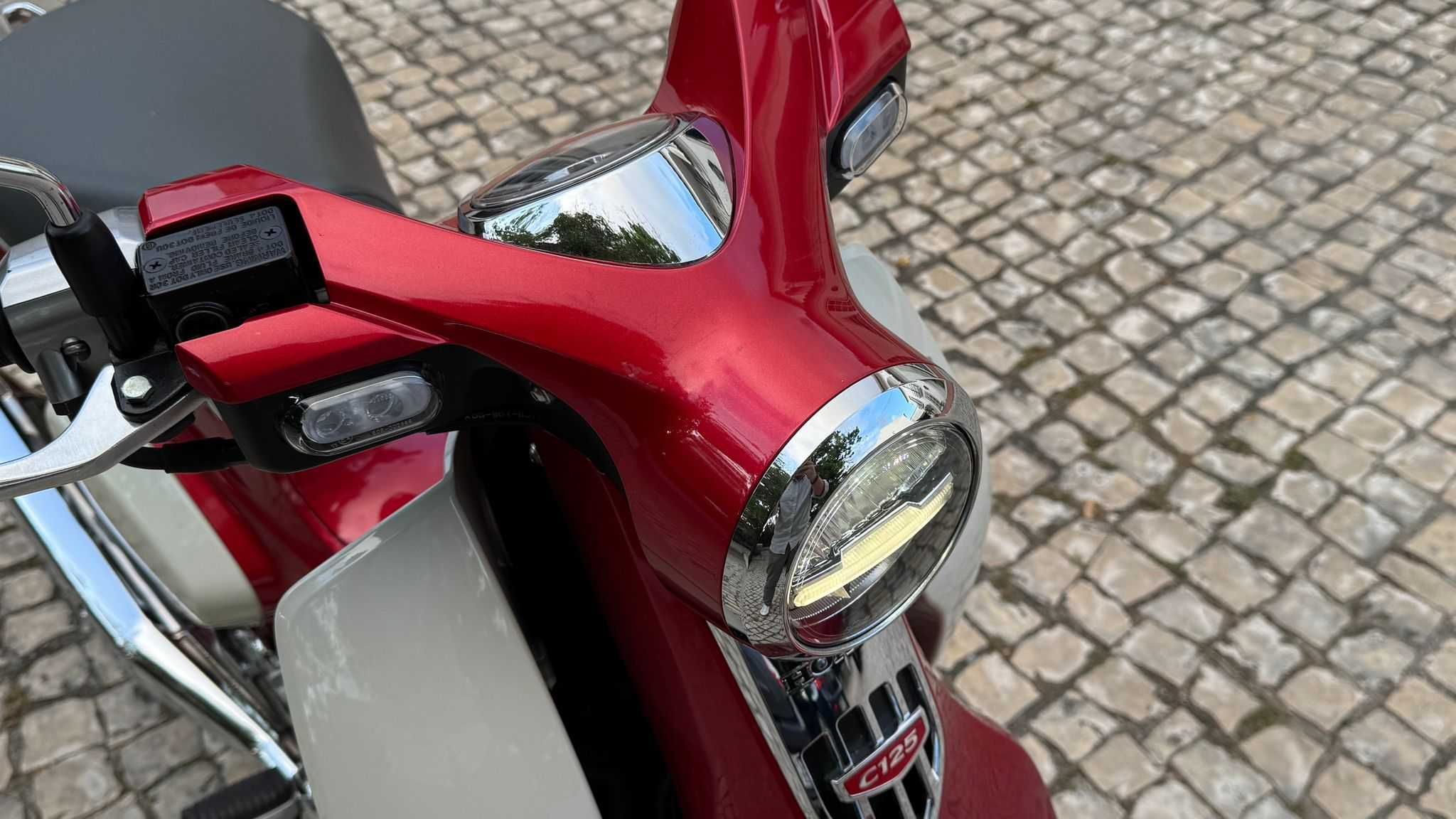 Honda Super Cub 125 com apenas 3700 km