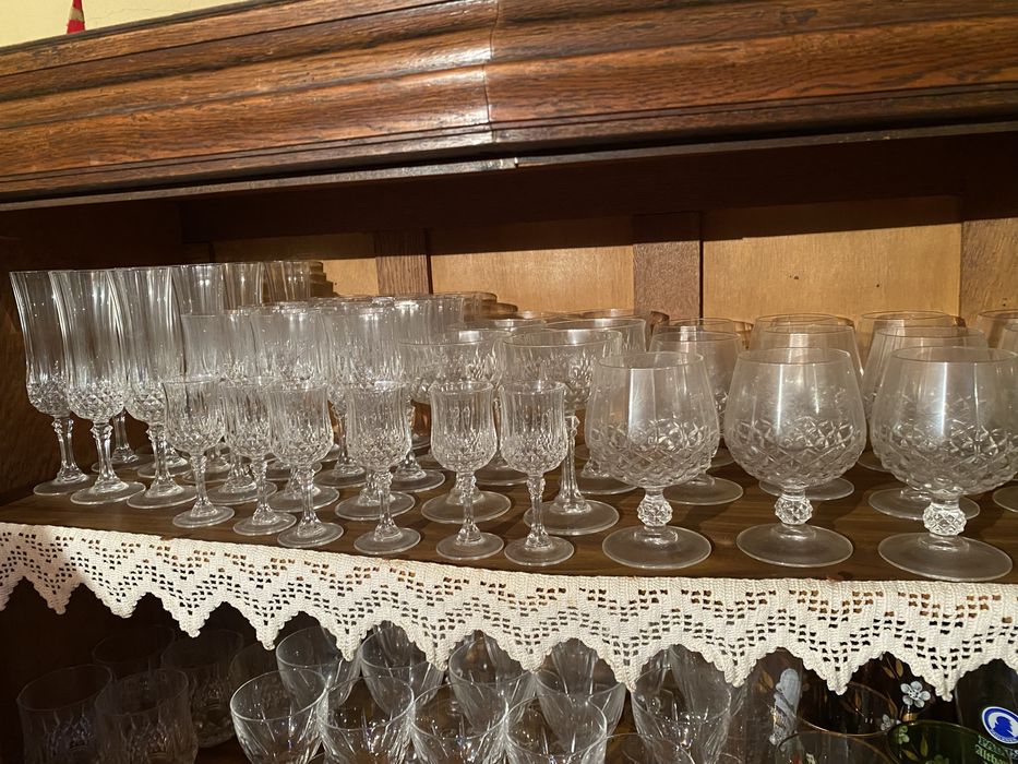 Conjunto completo de vários copos de cristal