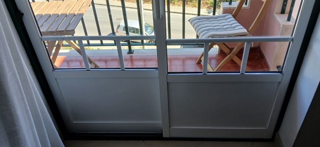 Janela correr vidro duplo lacado branco +aro verde