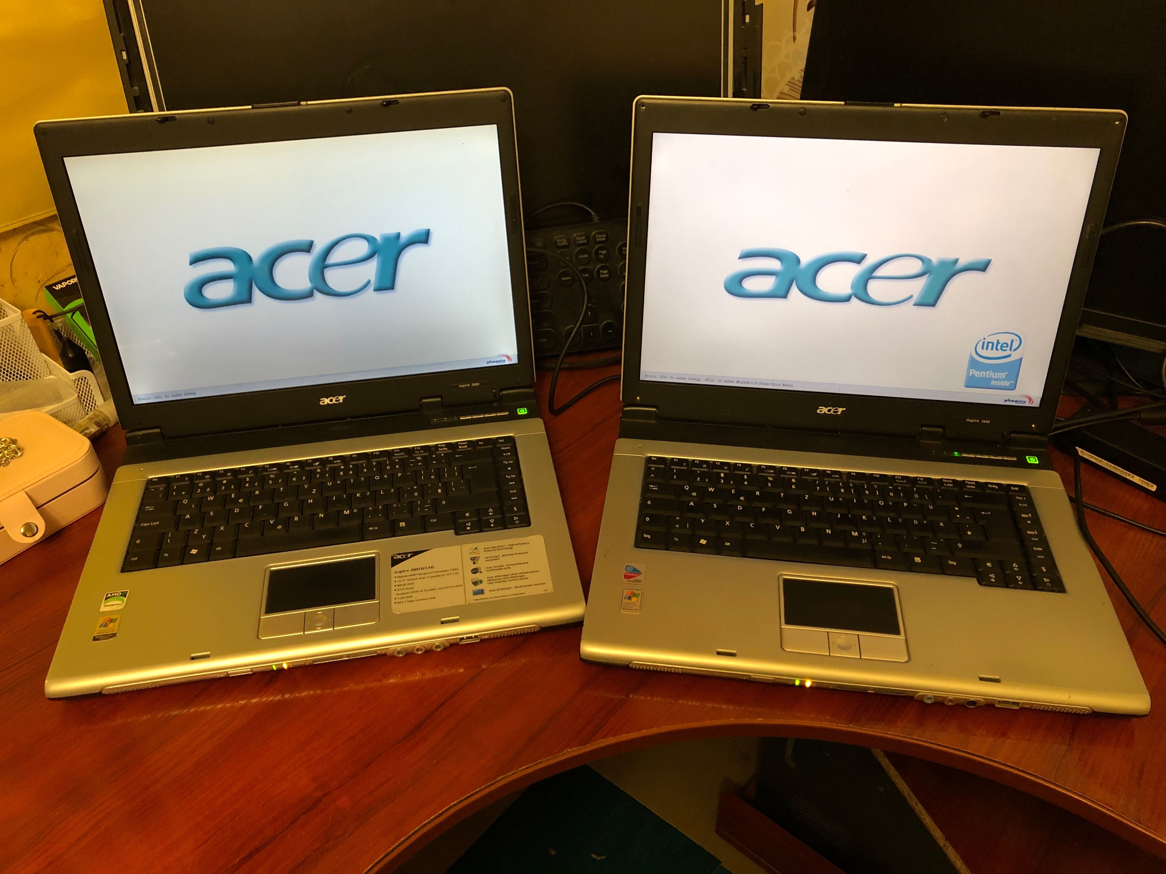 Два рабочих ноутбука Acer Aspire одним лотом на запчасти.